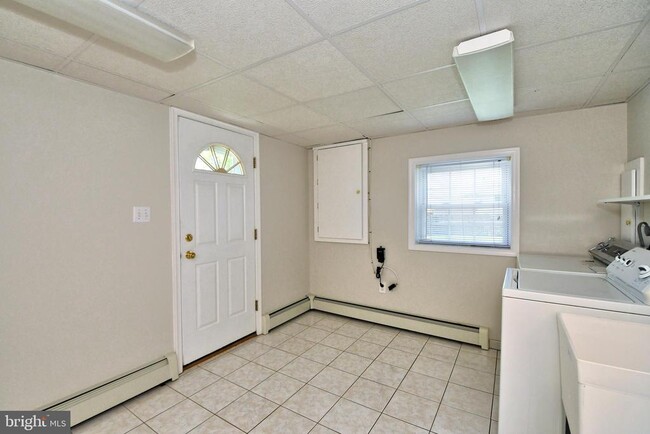 Building Photo - 436 Anthony Rd