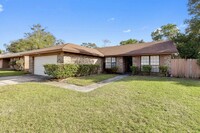 Building Photo - Brick home with large backyard