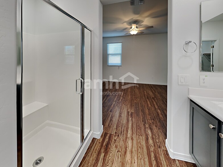 Building Photo - 15068 W Sherman St