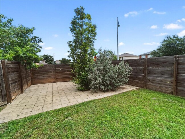 Building Photo - 5700 Glen Meadow Dr