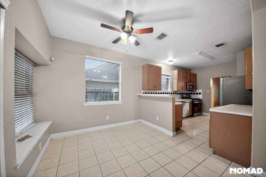 Building Photo - 1811 Quiet Hollow Dr