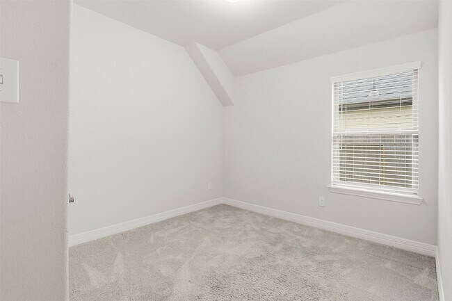 Building Photo - 40704 Guillemont Ln