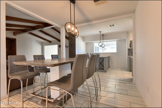 Building Photo - 6209 Heath Way