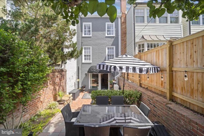 Building Photo - 428 Wolfe St