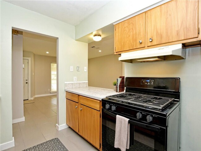 Building Photo - 1406 Green Forest Dr