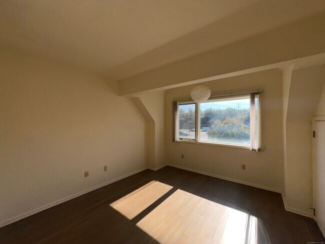 Building Photo - 1132 Windward Rd