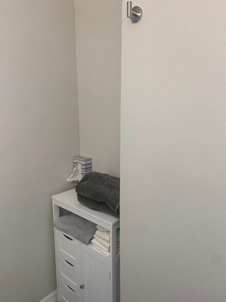 bathroom - 1937 Collier Ave