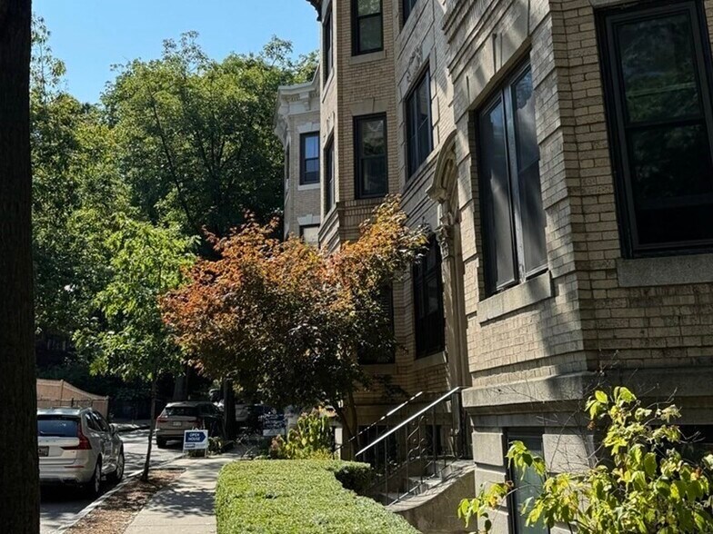 Building Photo - 76 Marshal St