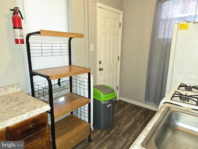 Building Photo - 1315 N 60th St