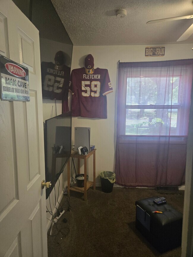 Building Photo - 3931 Flynn St