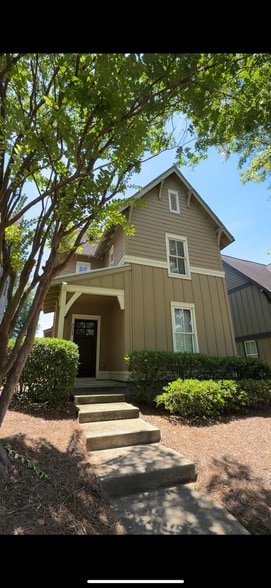 Building Photo - Super Cute Creekside Cottage