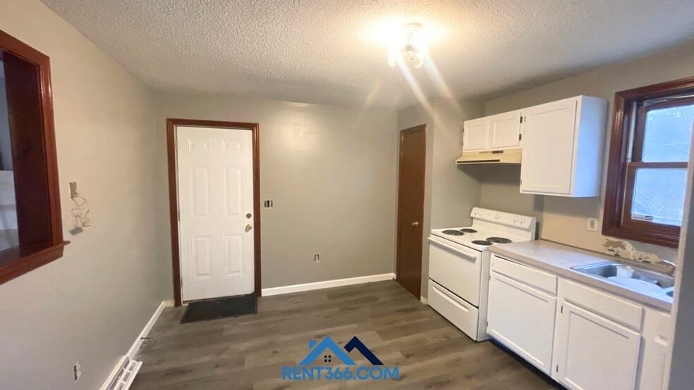 Building Photo - 65 Wisteria St