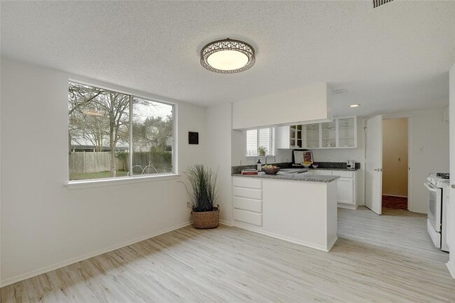 Building Photo - 4505 Clarno Dr
