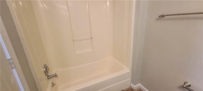 Building Photo - 2120 Fairways Ct