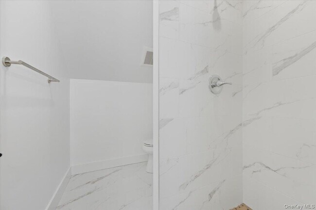 Building Photo - 559 Linda Ln