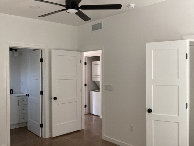 Building Photo - 1050 E Water St