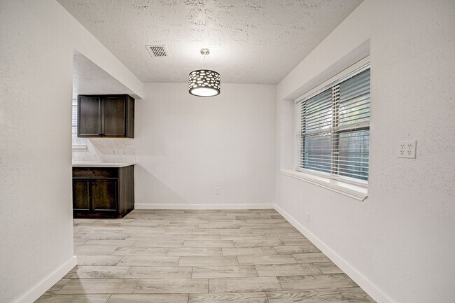 Building Photo - 3918 Cypressdale Dr