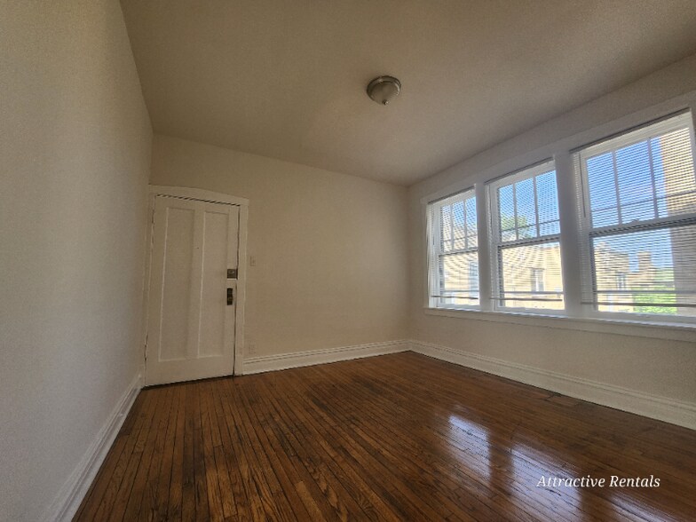 Building Photo - 1158 S Mason Ave