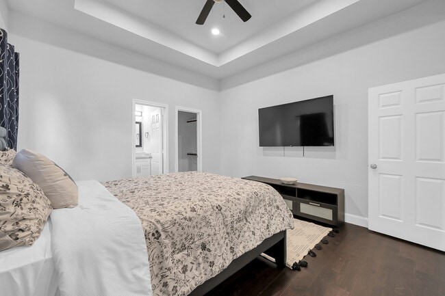 Building Photo - 2116 Oatfield Dr