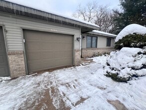 Building Photo - Rockford Schools! 3 Bedroom Duplex