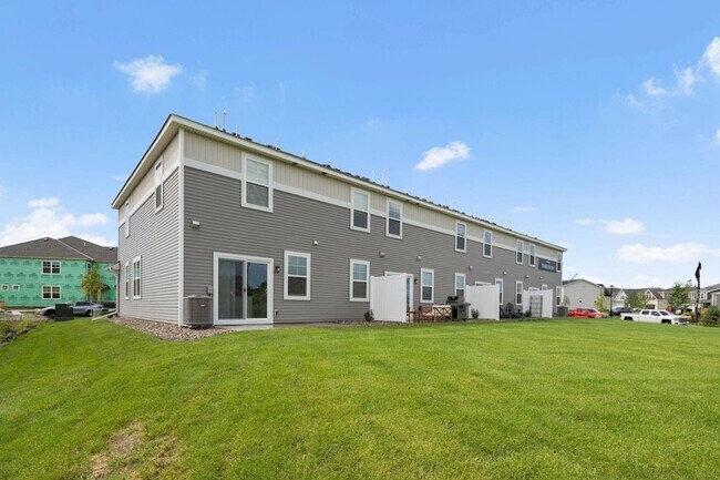 Building Photo - 985 Annagaire Curv