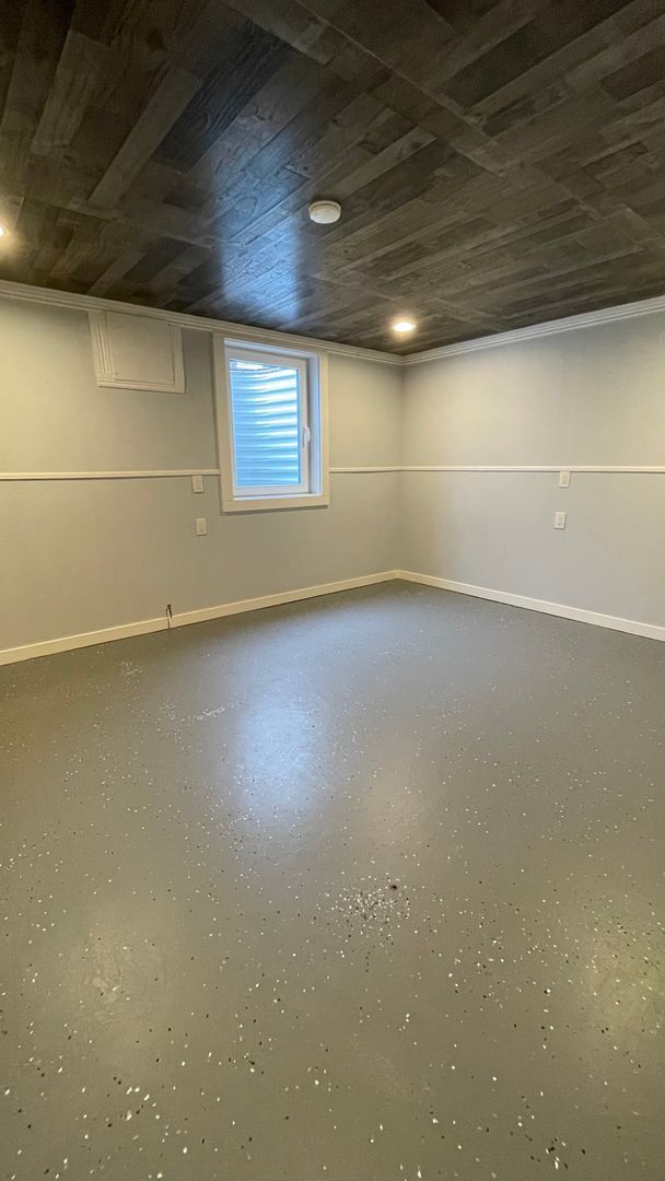 Building Photo - Spacious 4-Bedroom with Mountain Views & U...