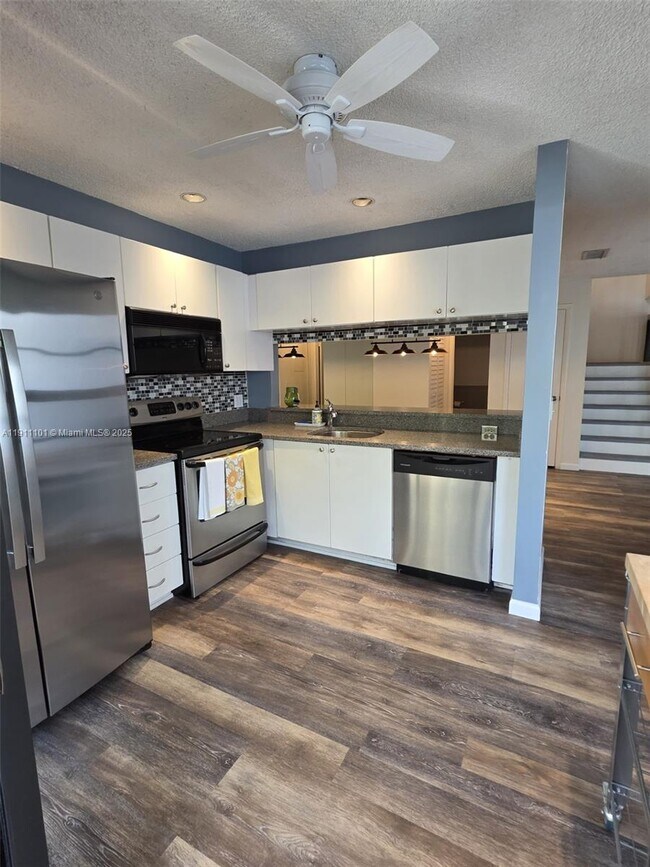 Building Photo - 20900 Leeward Ct