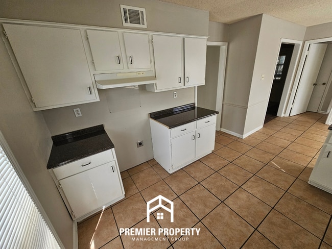 Building Photo - Modern 3BR/2BA Memphis Home | Vaulted Ceilings, Hardwood Floors & Dual Dining