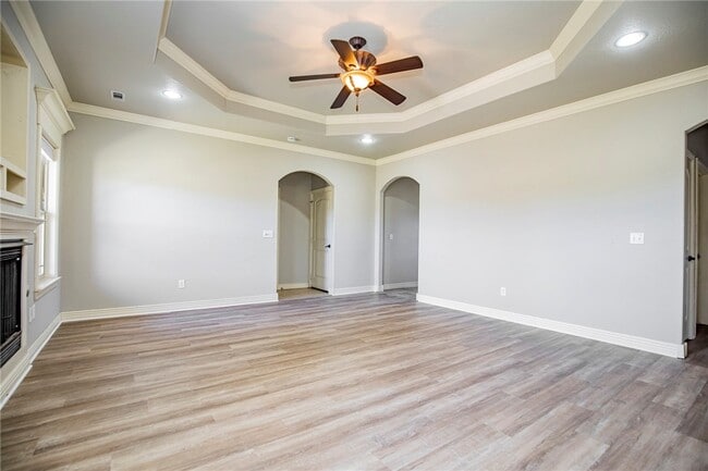 Building Photo - 2715 Vanike Dr