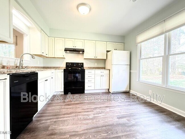 Building Photo - 6400 Meadow View Dr