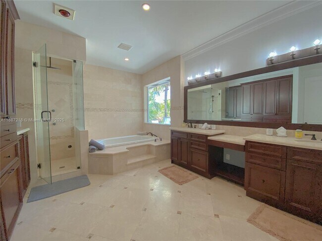 Building Photo - 2561 Trapp Ave