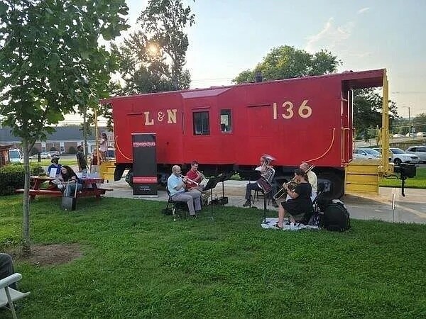 Building Photo - 810 Bellevue Rd