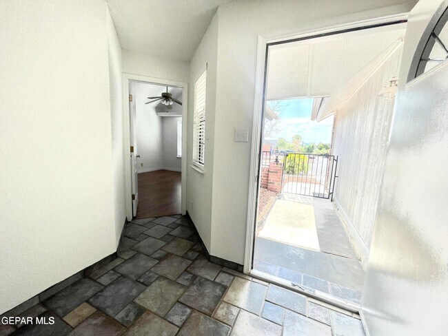 Building Photo - 1300 Desert Jewel Dr