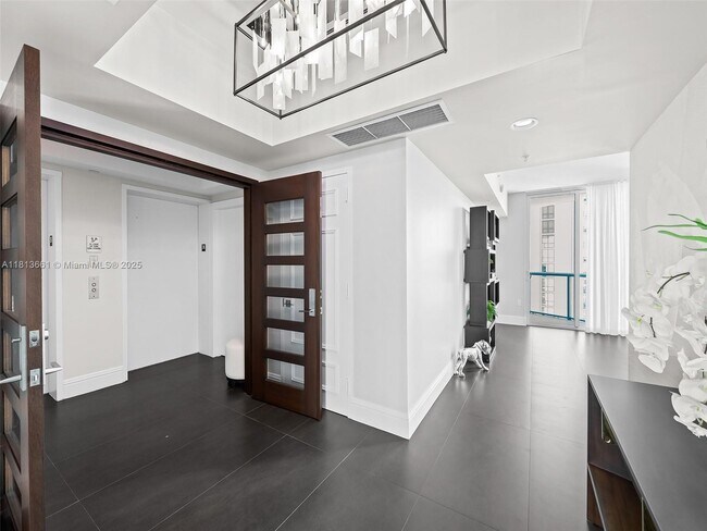 Building Photo - 333 Las Olas Way