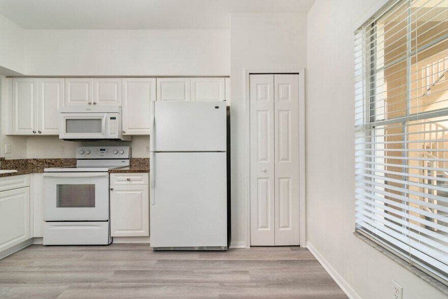 Building Photo - 3245 Cypress Glen Way