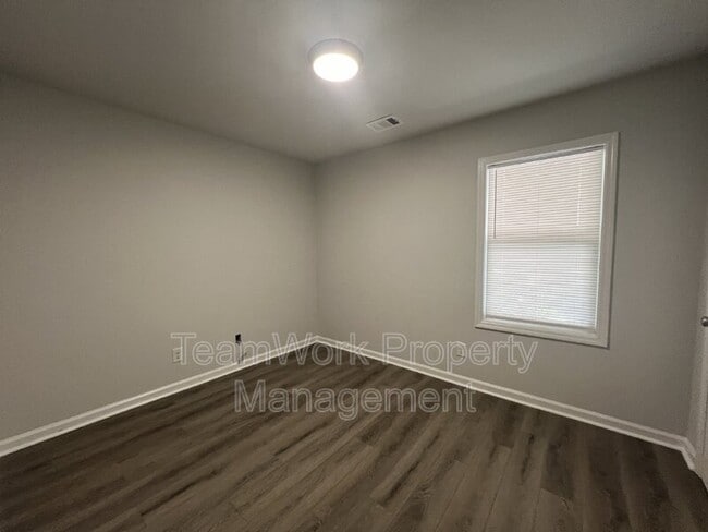 Building Photo - 342B Dorchester Manor Blvd