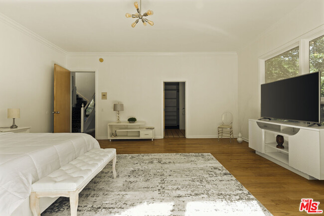 Building Photo - 3780 1/2 Multiview Dr