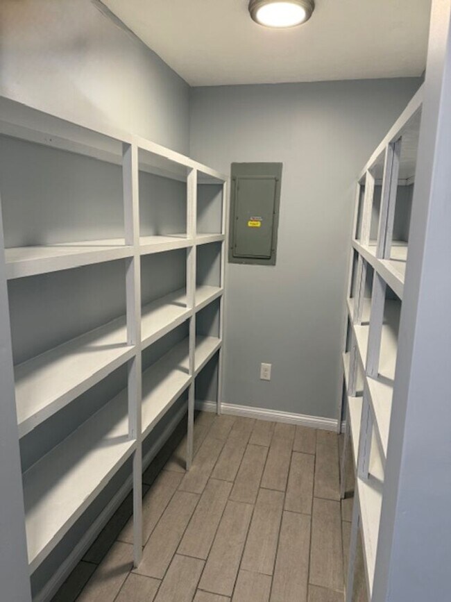 Building Photo - 316 Homeview Dr