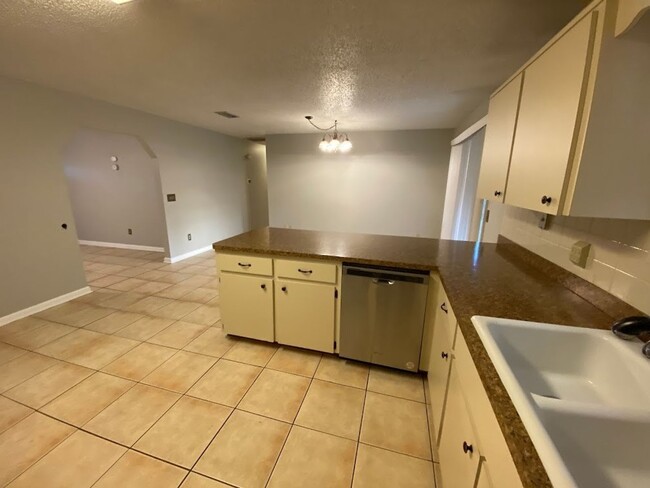 Building Photo - 3 Bedroom 2 Bath Home in Edgewater for RENT!