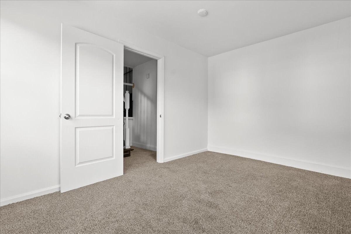 Building Photo - Room in House on Carlton Ave