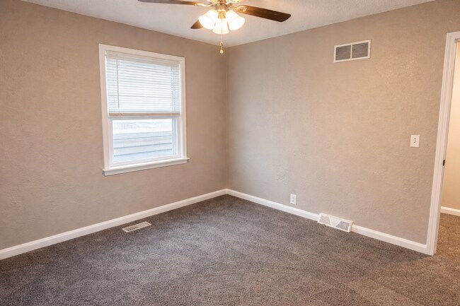 Building Photo - Cute Three Bedroom Home