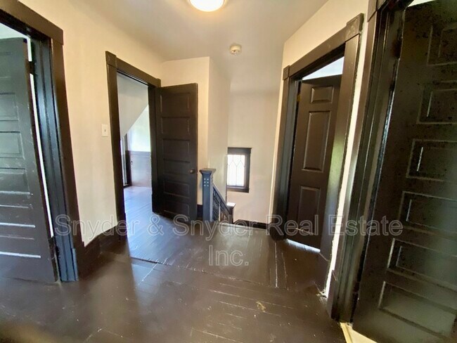 Building Photo - 390 Doyle St