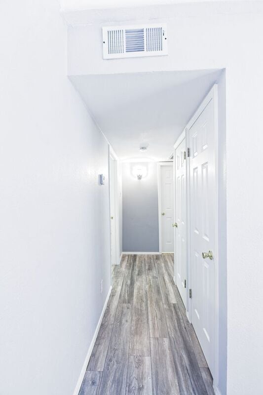 Building Photo - 10590 High Hollows Dr