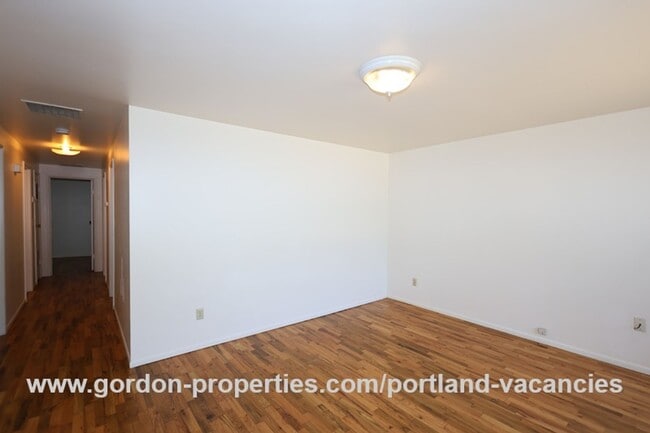 Building Photo - SE Tenino St - Brentwood-Darlington ranch-...
