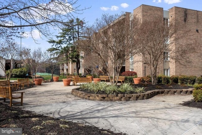 Building Photo - 75 S Reynolds St