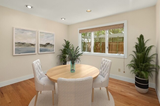 Building Photo - 3bd/3.5ba Mercer Island Home