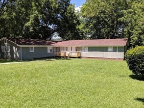 Building Photo - Twin Oaks