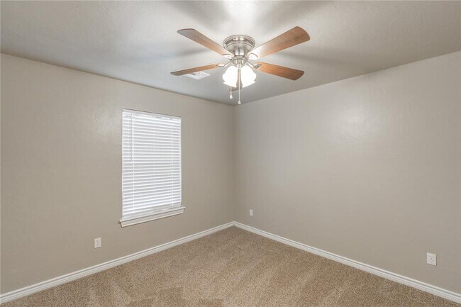 Building Photo - 8016 Breezewood Dr