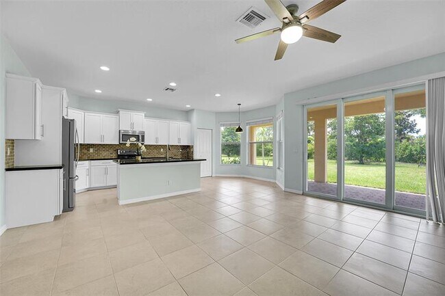 Building Photo - 7162 Prudencia Dr