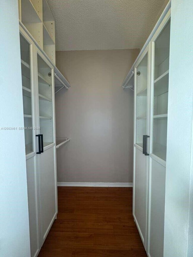 Building Photo - 1943 Madeira Dr